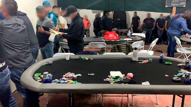 Desmantelan casino ilegal y punto de drogas en barriada puertorriqueña