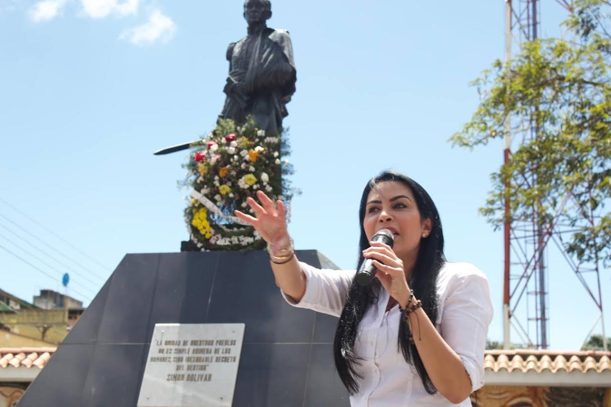 Delsa Solórzano: hacer negocios con Maduro es mancharse las manos de sangre (VIDEO)