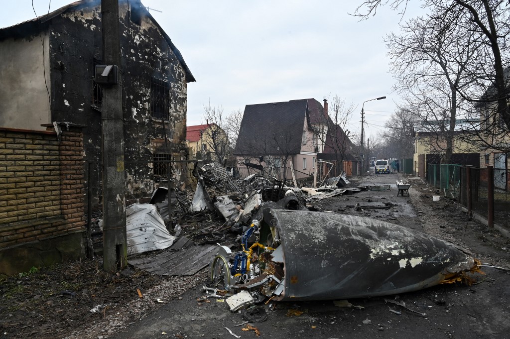 Al menos 10 niños muertos y 6 escuelas bombardeadas en Ucrania, según ONG