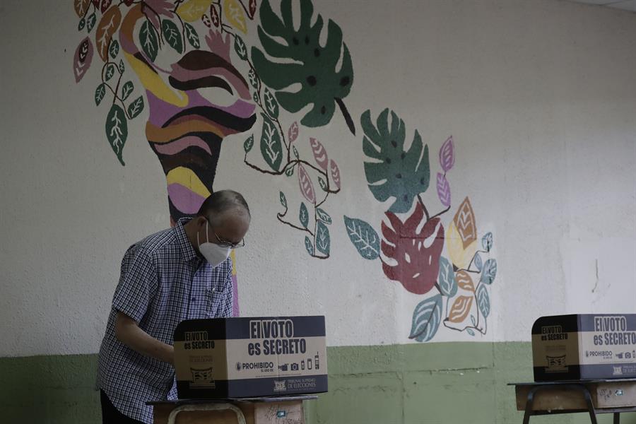 Cerraron las mesas de votación en las elecciones de Costa Rica