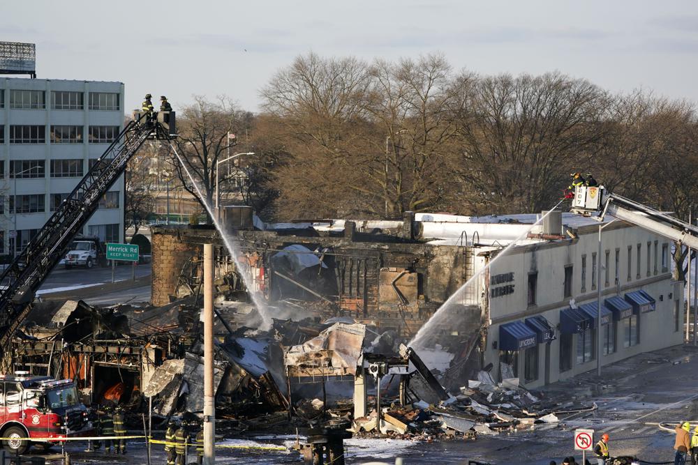 Camión cargado de gasolina provocó incendio de gran magnitud en Nueva York tras fuerte accidente