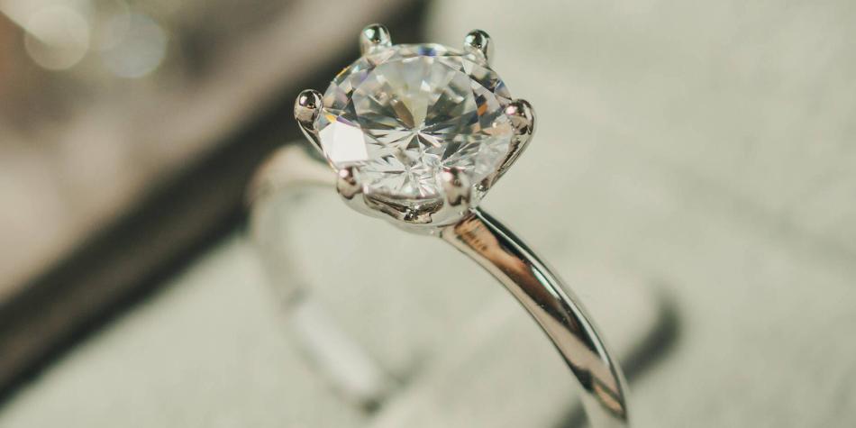 ¿Por qué se usa el anillo de bodas en el dedo anular?