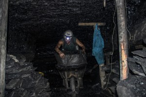 Enfermedades respiratorias y sueldos míseros: el infierno de los mineros en Venezuela