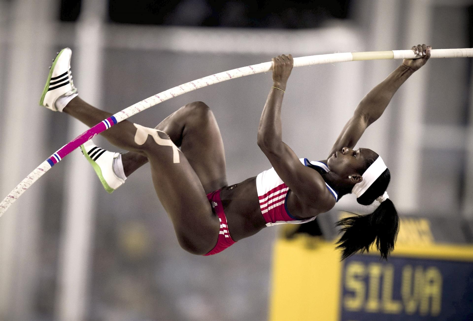 ¡Increíble! Cubana Yarisley Silva no acude al Mundial por no poder llevar sus pértigas