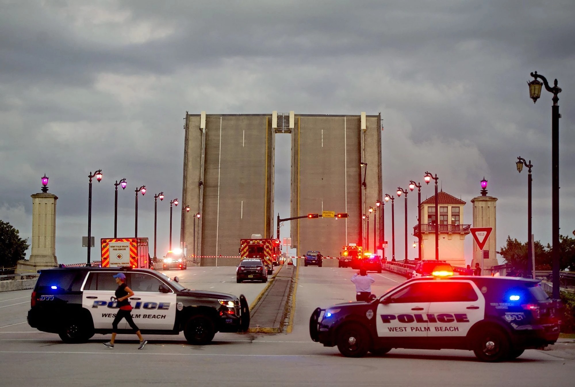 “Maté a una dama”: Mujer cayó de puente levadizo en Florida y la operadora fue acusada de homicidio