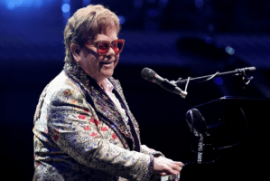 Los 75 de Elton John: se recuperó solo de las drogas, su frustrada boda con una mujer y el día que encontró el amor