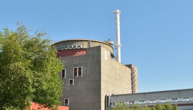 Bomberos ucranianos intentan evitar una tragedia en medio del ataque ruso a la planta nuclear