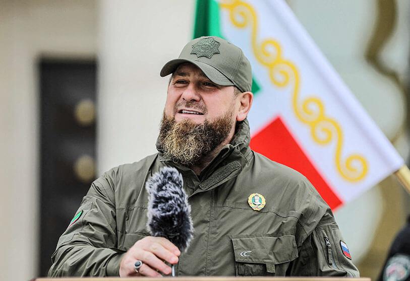 Un “millar” de voluntarios chechenos van de camino a Ucrania para combatir, anunció el sanguinario Ramzan Kadyrov