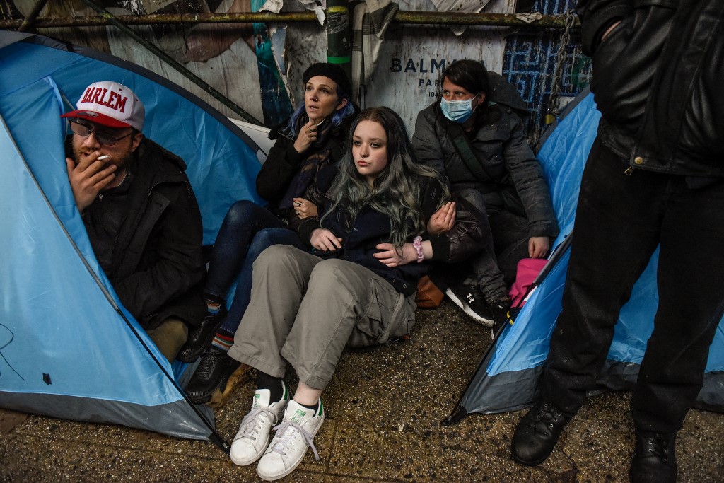 Alcalde de Nueva York prosigue plan para desmontar campamentos de personas sin hogar