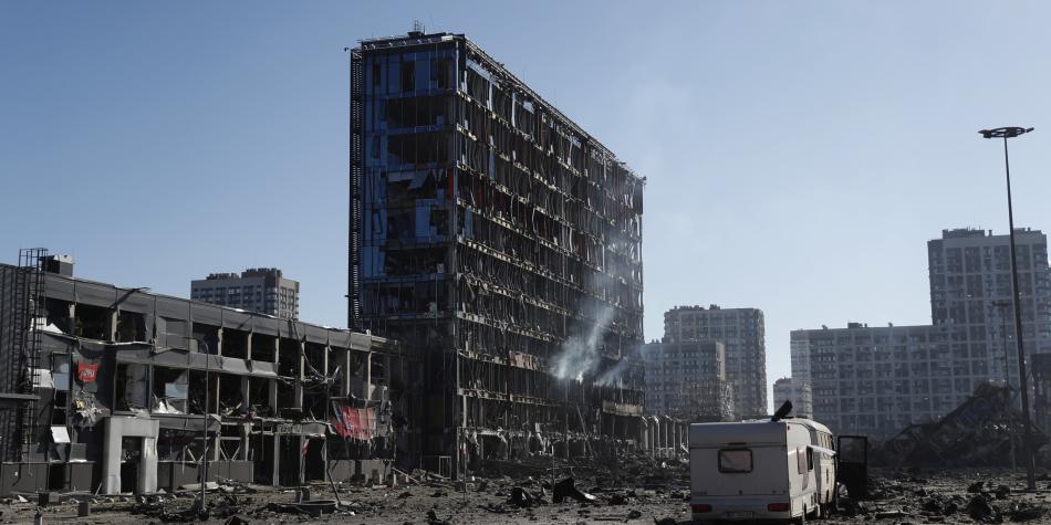 Rusia bombardeó otra fábrica de armamento cerca de Kiev