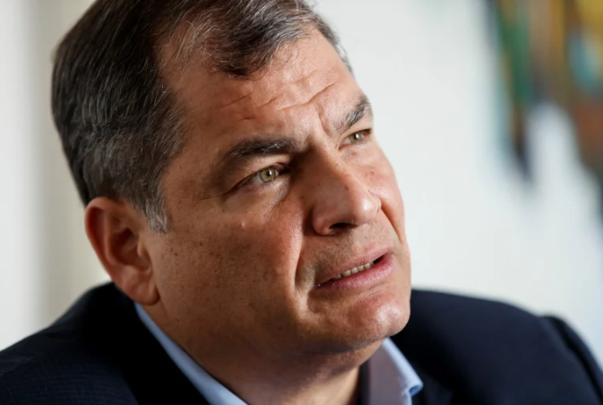 Ecuador envió un reclamó a Honduras por haber invitado a Rafael Correa, prófugo de la justicia de su país