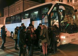 Al menos tres autobuses de evacuados de Mariúpol llegan a Zaporiyia, en el sudeste de Ucrania