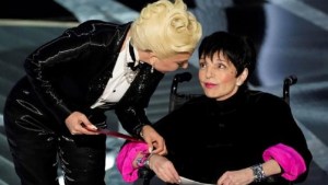Liza Minnelli habría sido “forzada” a aparecer con silla de ruedas en los Óscar