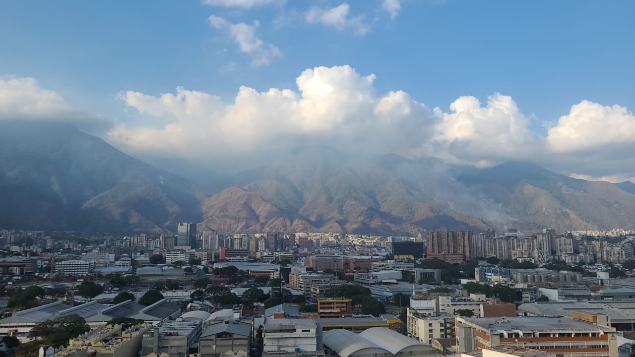 Se reactivó incendio en el sector Cachimbo del Parque Nacional El Ávila este #6Abr