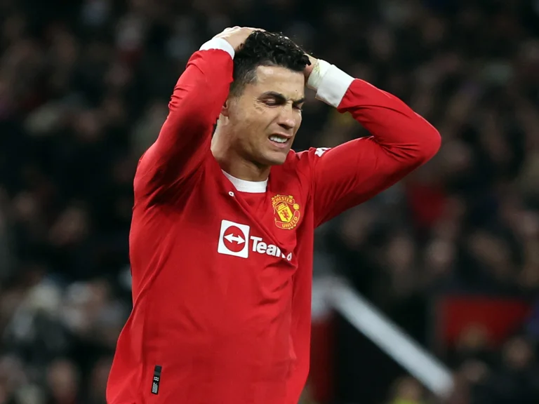 Cristiano Ronaldo se disculpó por estrellar contra el suelo el teléfono de un hincha