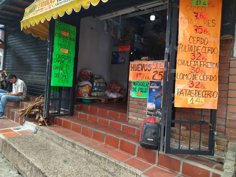 “Muchas veces no vendemos ni un bolívar”: Comerciantes no ven luz con tantos apagones en Mérida