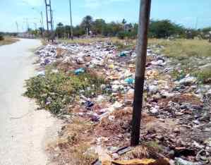 Entre basura y aguas negras se sumergen habitantes de Cotoperiz 1, 2 y 3 en Margarita (FOTOS)