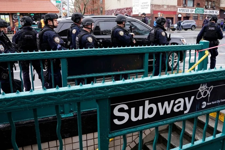 “No quiero volver a viajar en tren nunca más”: El trauma de una víctima del tiroteo en metro de Nueva York