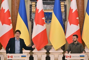 Trudeau afirmó desde Ucrania que Putin es “responsable de atroces crímenes de guerra”