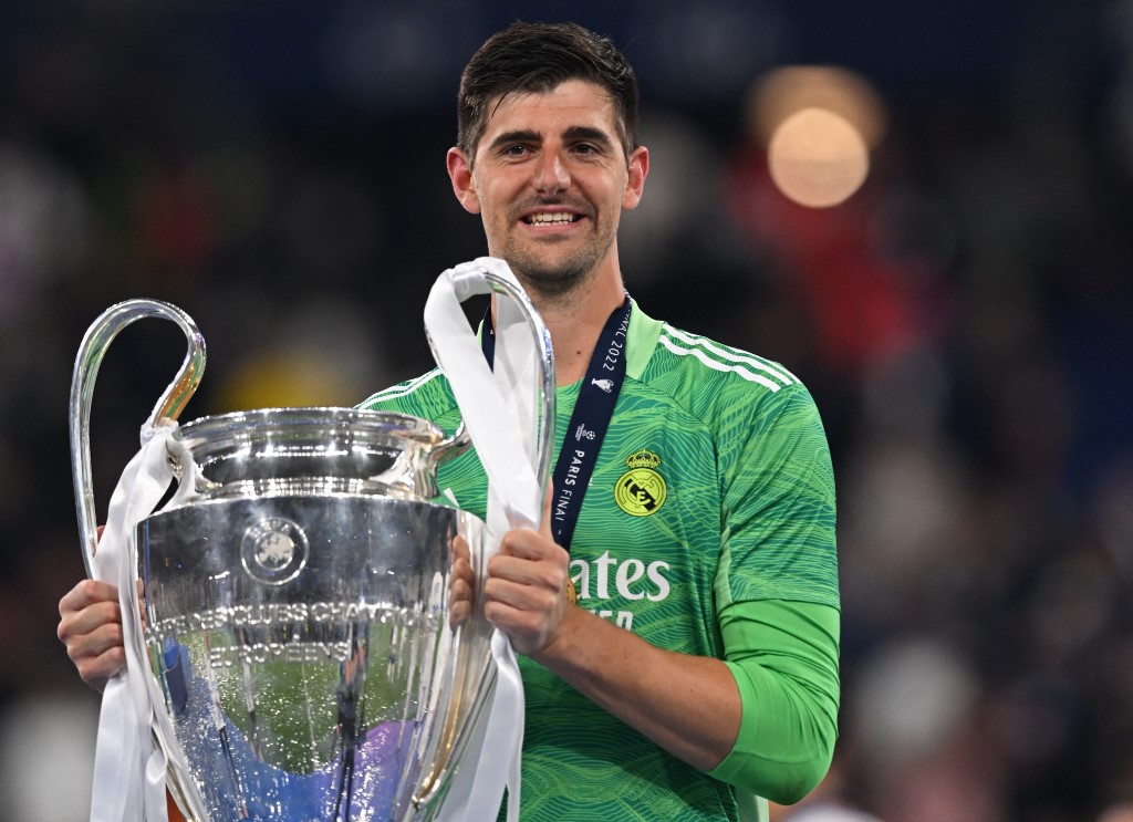 Arrancaron placa de Courtois en el paseo de las Leyendas del Atlético de Madrid