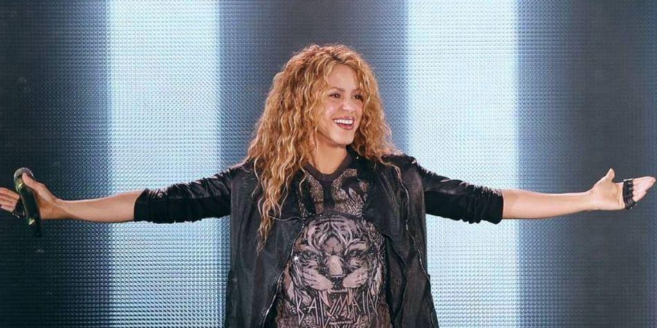 Shakira: la entrevista viral donde no se dejó tocar indebidamente (VIDEO)