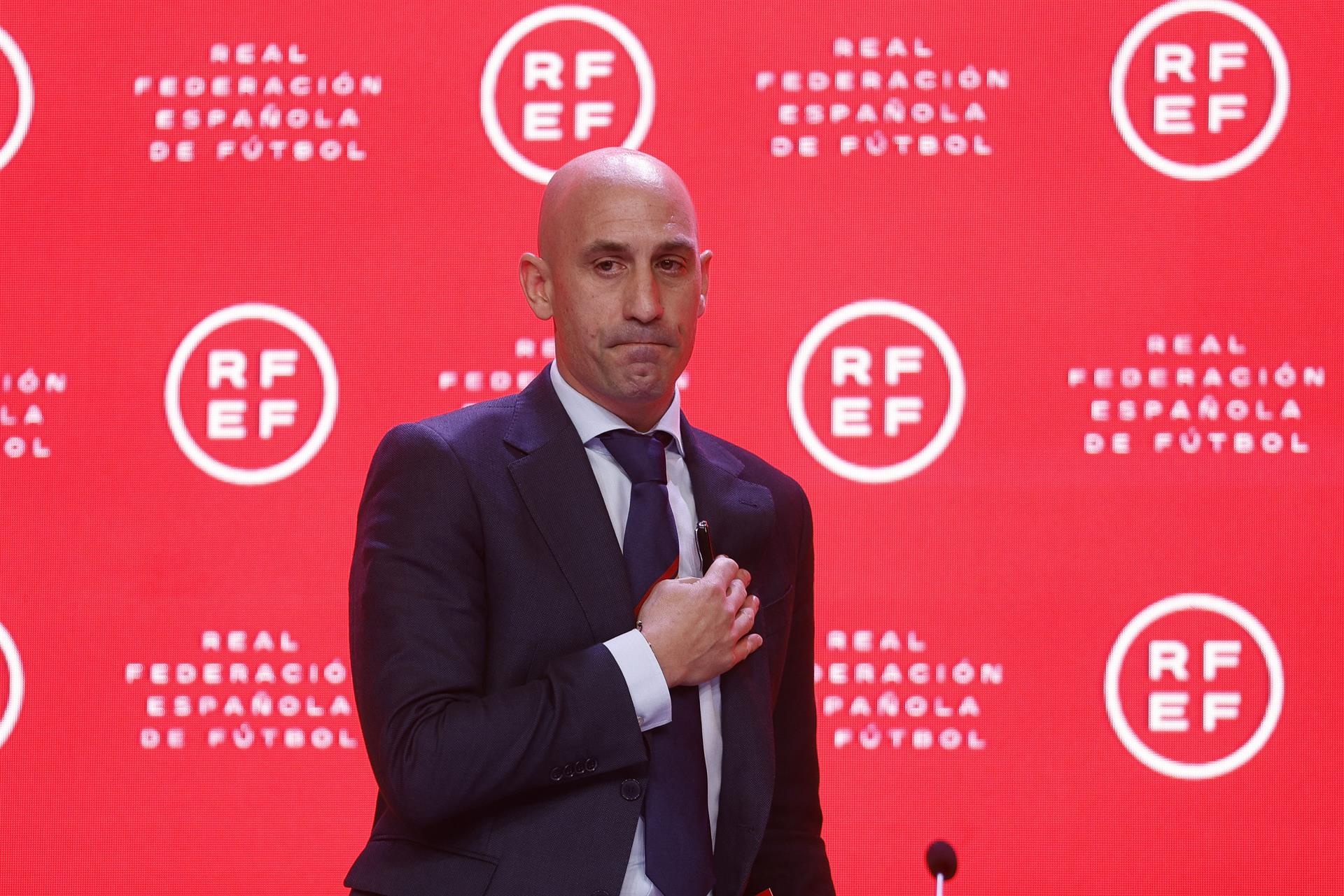 Rubiales no dimite tras polémica: “Fue un beso espontáneo, mutuo, eufórico y consentido”