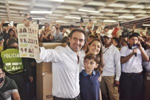 Vamos a ganar, vamos a unir al país: Federico Gutiérrez ejerció su derecho al voto en Medellín