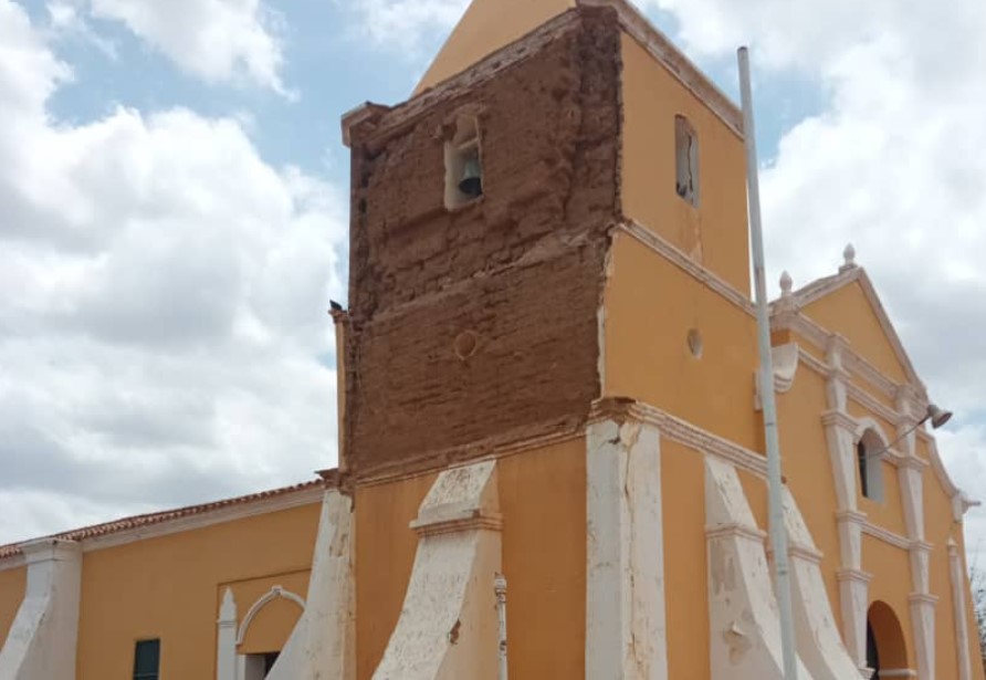 La iglesia de Borojó en Falcón, a “gotas” de desplomarse