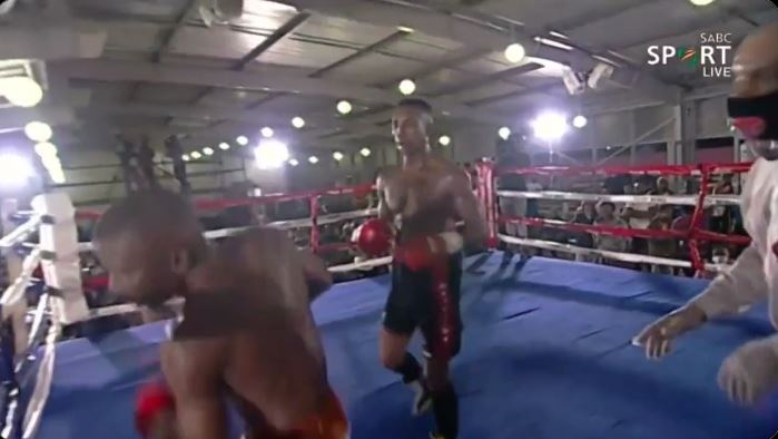 Boxeador se enfrentó a un “rival fantasma” y terminó en coma inducido (Video)