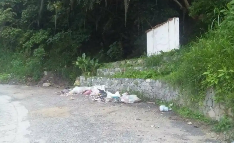 Inconsciencia ciudadana: En un tiradero de basura se convirtió la carretera trasandina en Mérida