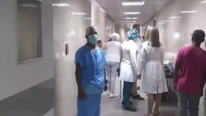 Médicos residentes del Hospital Razetti de Barcelona llevan seis meses sin cobrar