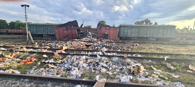 Un misil ruso alcanza el tren de una organización humanitaria en Ucrania (VIDEO)