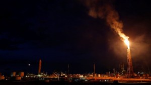 Venezuela’s second largest refinery suspends gasoline production -sources