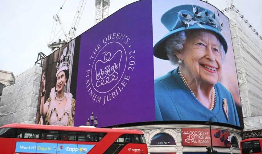 Boris Johnson felicitó a Isabel II por la celebración de sus 70 años en el trono