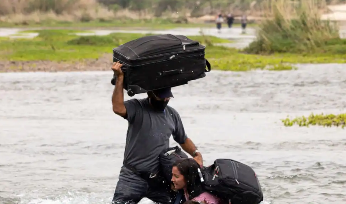 Video: Migrantes venezolanos con papeles de tránsito son detenidos y maltratados en México