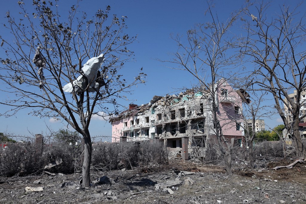 Ucrania anuncia ataque contra depósito de municiones ruso con múltiples bajas
