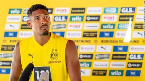 Delantero del Borussia Dortmund, Sébastien Haller se tiene que operar de su cáncer de testículos