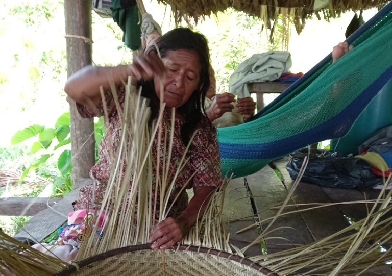 Ana Torres, la abuela indígena que decidió estudiar con Fe y Alegría para formar a sus nietos