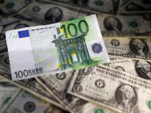 El euro sigue perdiendo terreno frente al dólar: las claves del desplome de la moneda unitaria