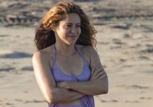 Shakira fue captada en la playa con sus hijos (Fotos)