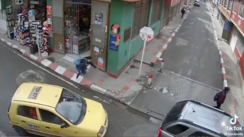 Esquina “embrujada” en Bogotá: extraños accidentes quedan captados en VIDEO