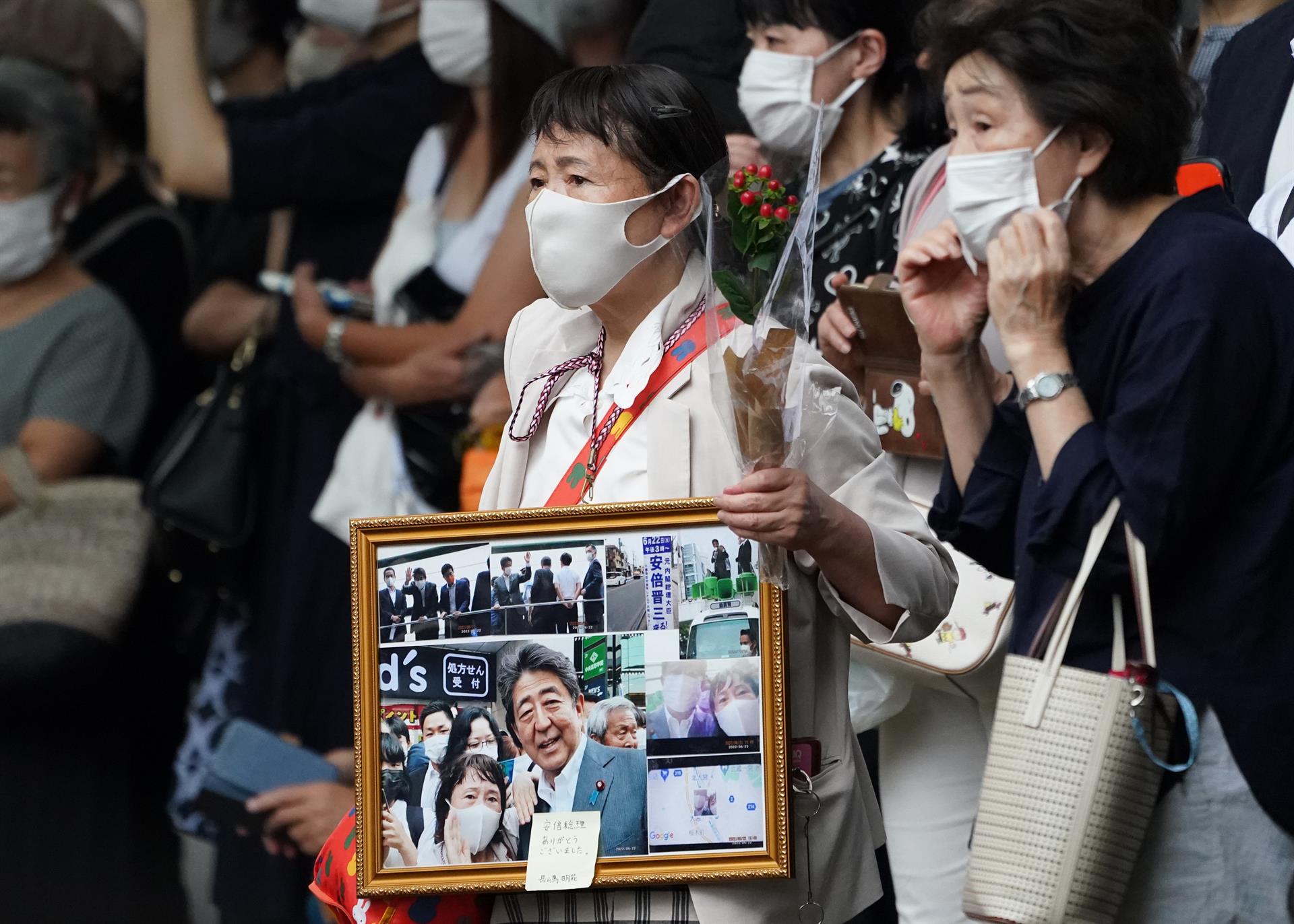 Shinzo Abe es despedido en un funeral íntimo que ha congregado a miles en Tokio
