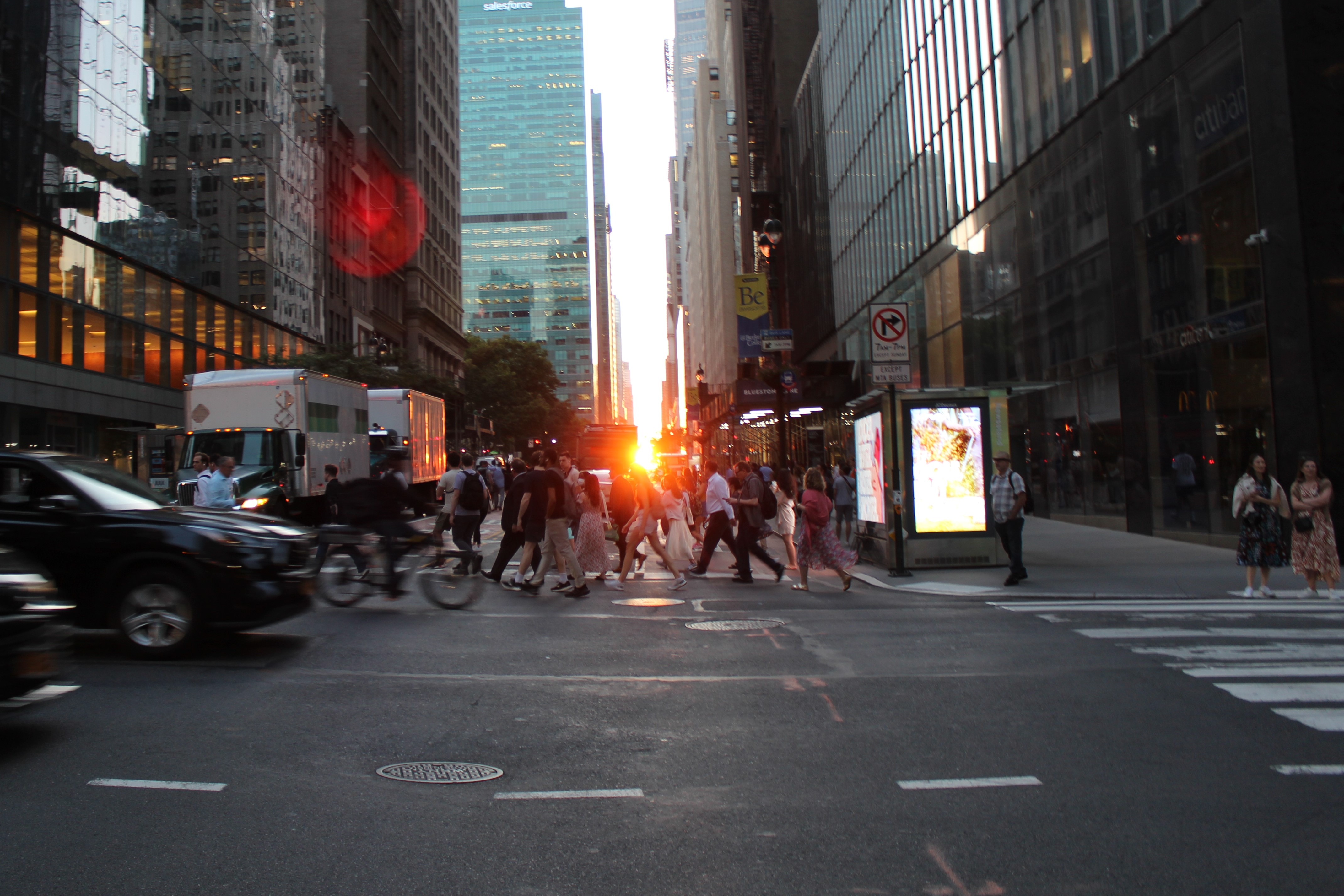 EN IMÁGENES: El “Manhattanhenge”, la puesta de sol más fotografiada de Nueva York
