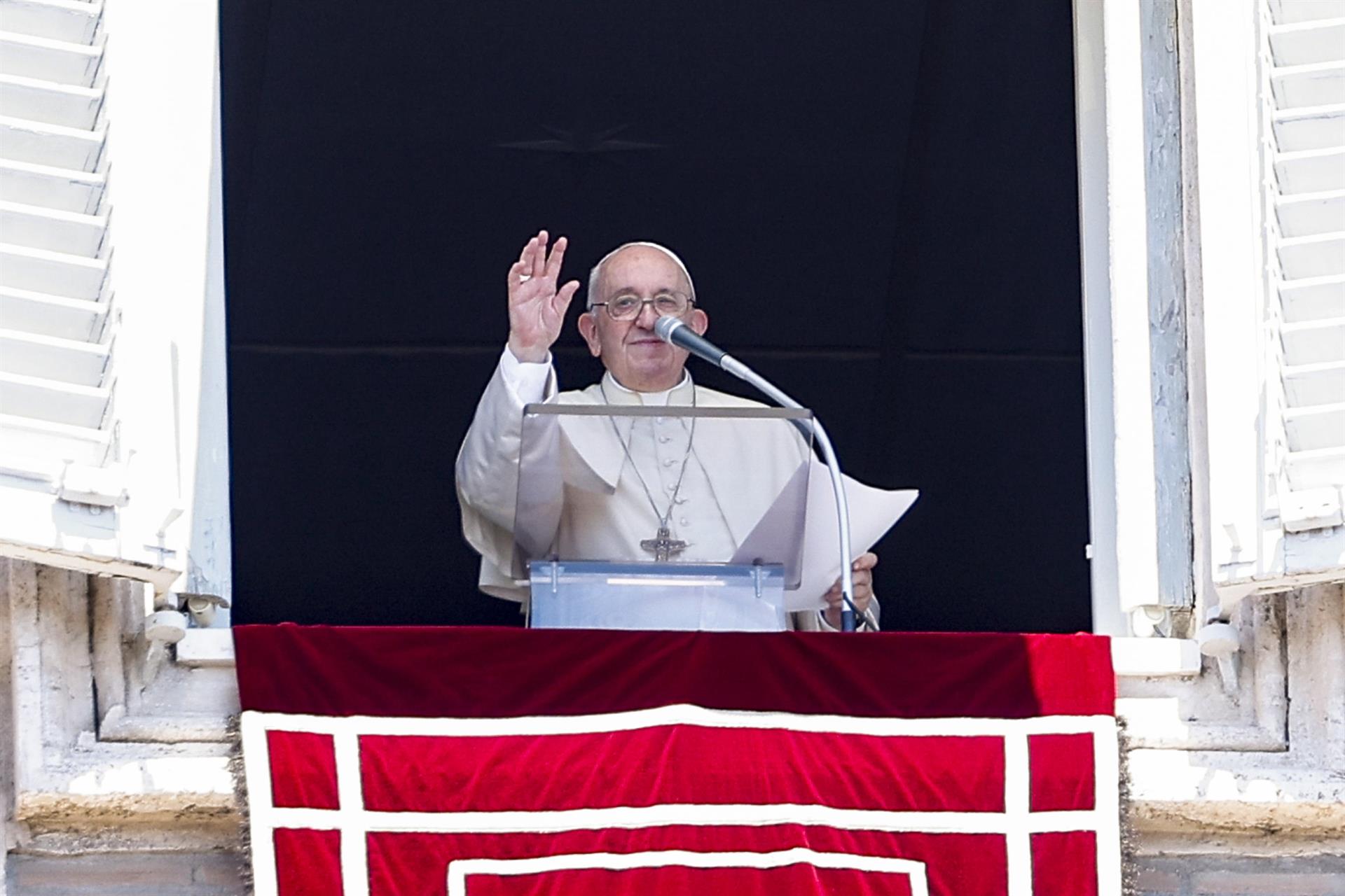 El papa Francisco pide la paz en el mundo y reza por Ucrania