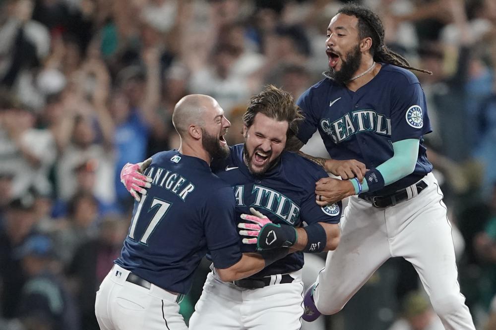 EN VIDEO: Venezolano Luis Torrens dejó en el terreno a los Yankees con un “hit de oro”