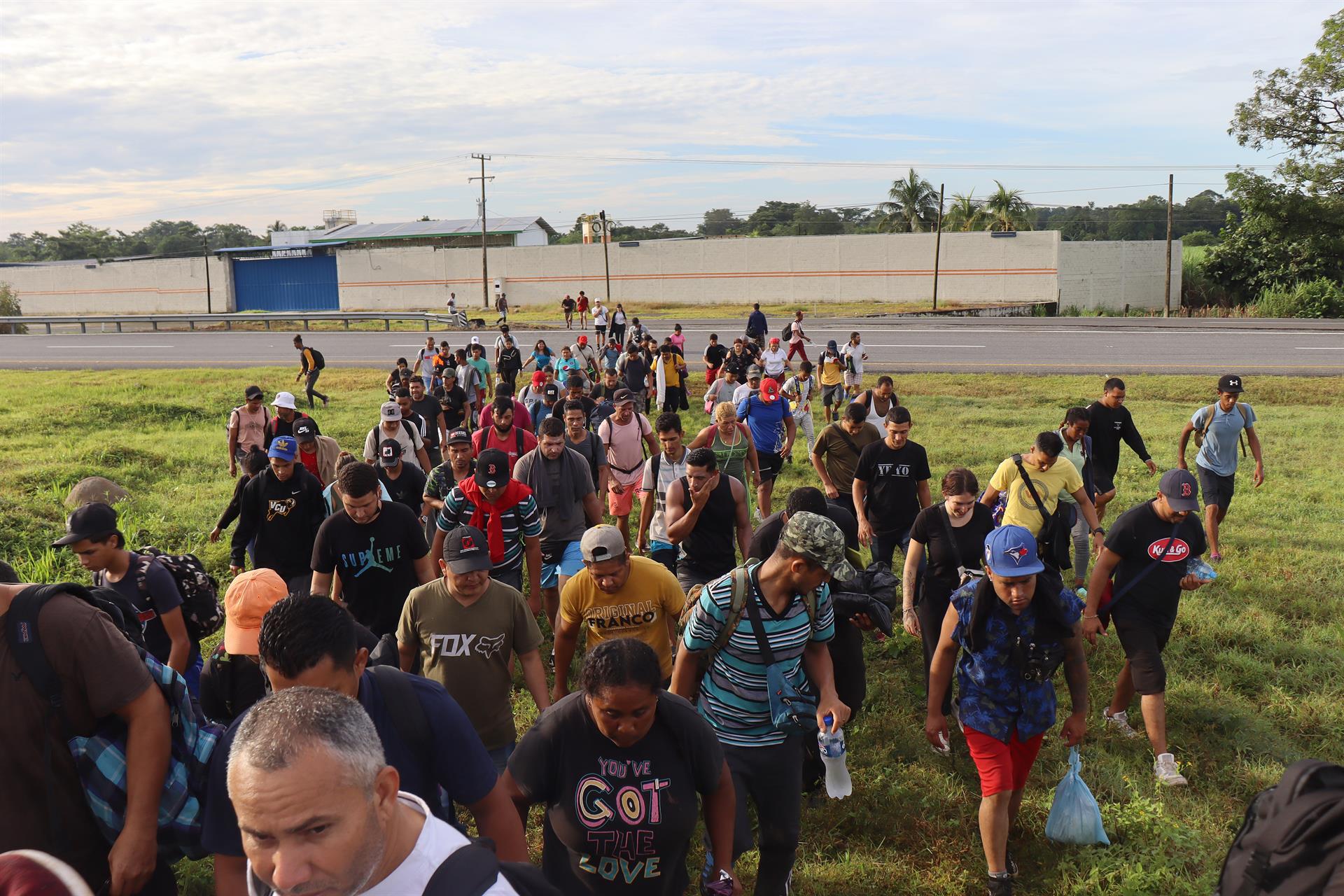 “Nos están regresando como a unos perros”, relató venezolano deportado a México (Video)