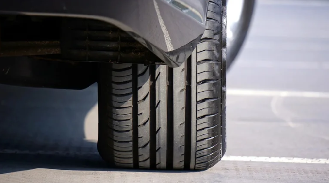 Frenos y neumáticos, la contaminación preocupante de la que no se salvan ni los autos eléctricos