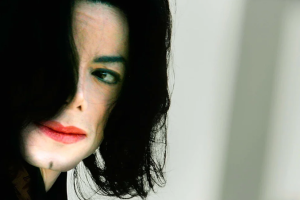 ¿Qué dicen los documentos de Epstein sobre Michael Jackson y su presencia en la casa de Palm Beach?
