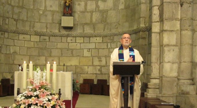 Falleció el padre jesuita y profesor universitario Mikel de Viana en España