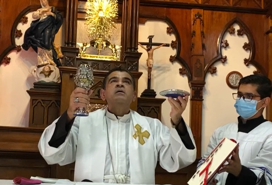 “Su condición desmejora”: Primeras horas del obispo nicaragüense Rolando Álvarez en prisión domiciliaria
